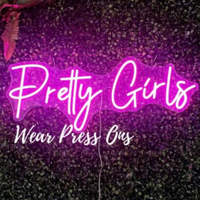 Poshmark banner for @pressured
